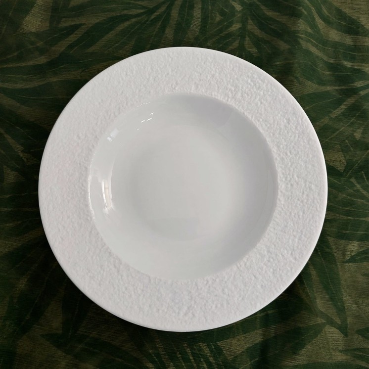 Assiette creuse "Granité" en biscuit de porcelaine