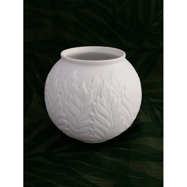 Vase boule "Feuille de Châtaignier" en biscuit de porcelaine