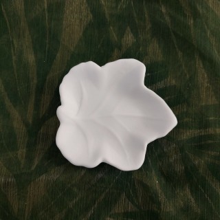 Petite coupelle feuille d'érable en biscuit de porcelaine